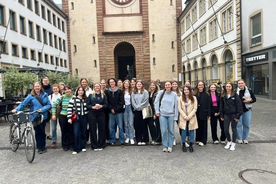 Das Seminar DAS LEERE SPRECHZIMMER